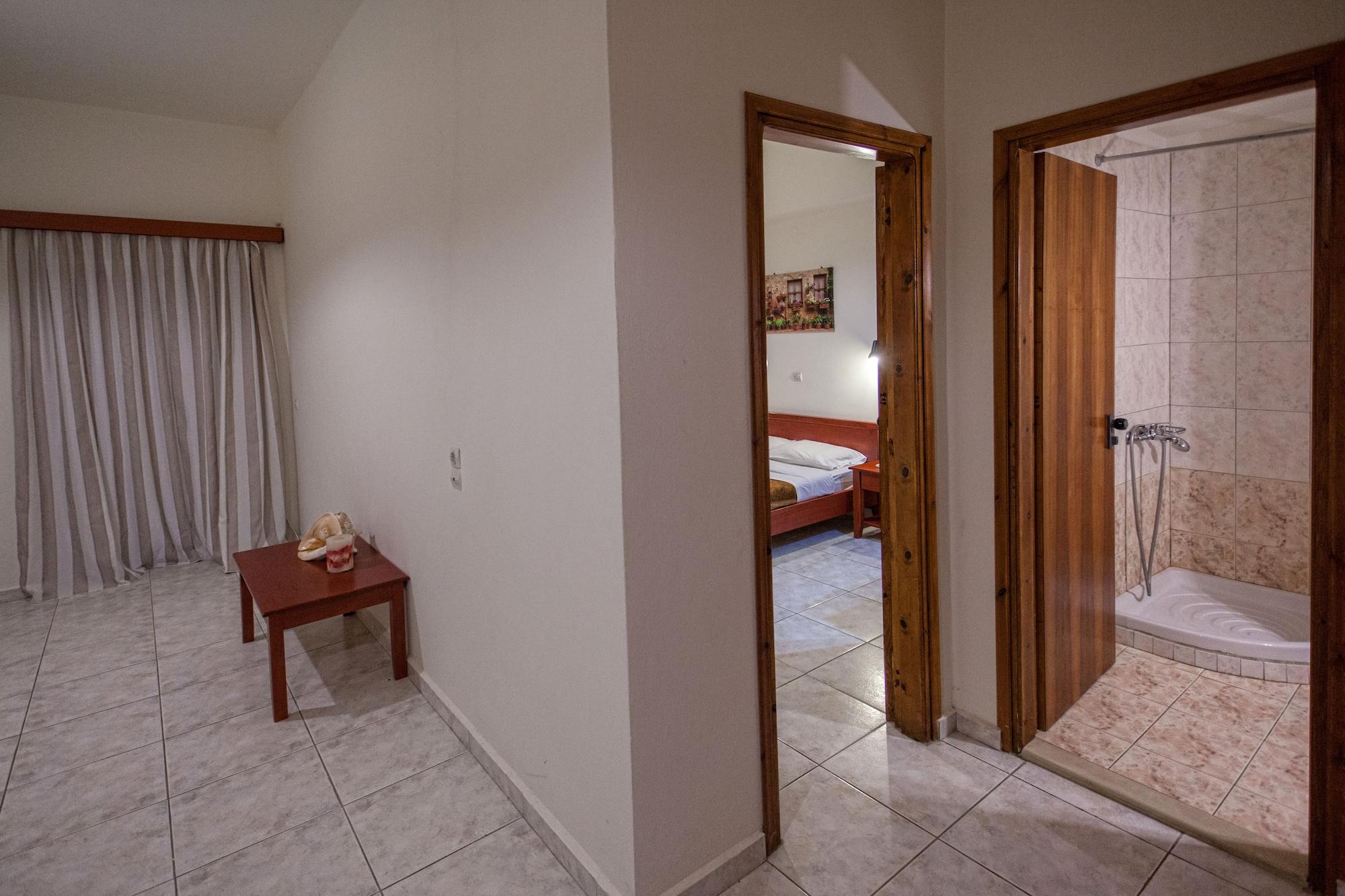 Ammoudi Aparthotel 2*