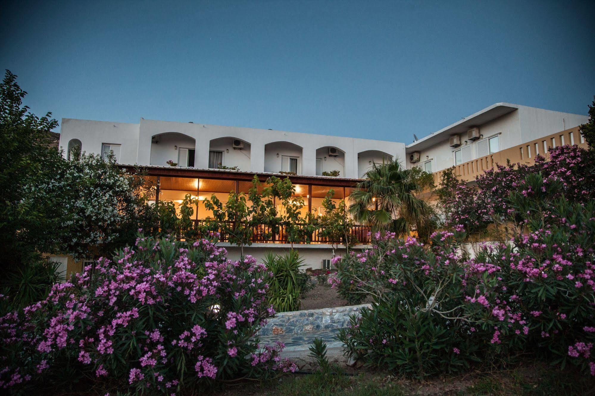 Ammoudi Aparthotel
