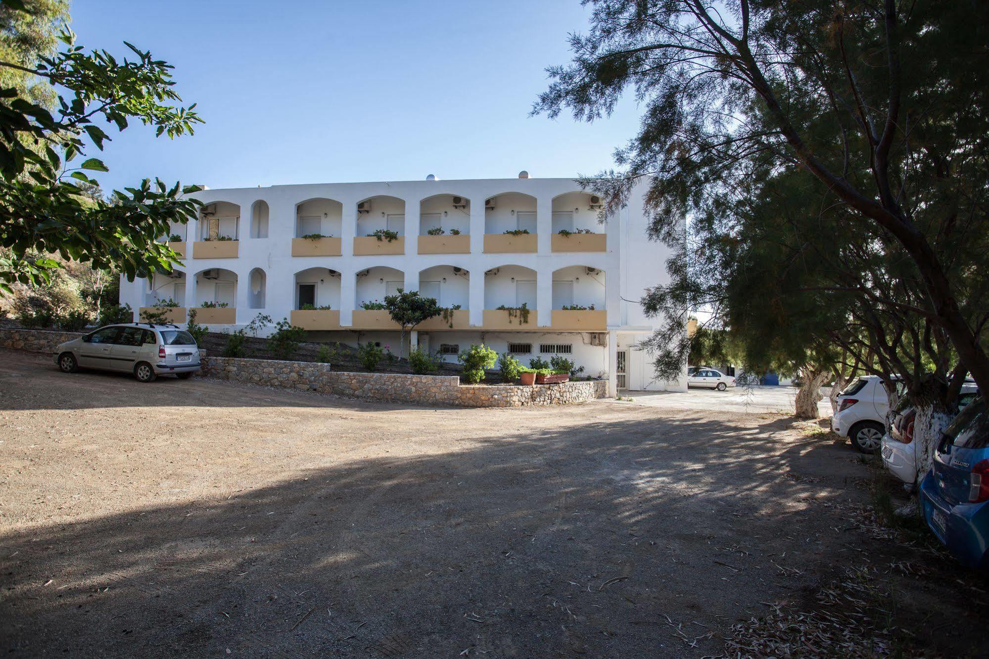 Ammoudi Aparthotel 2*